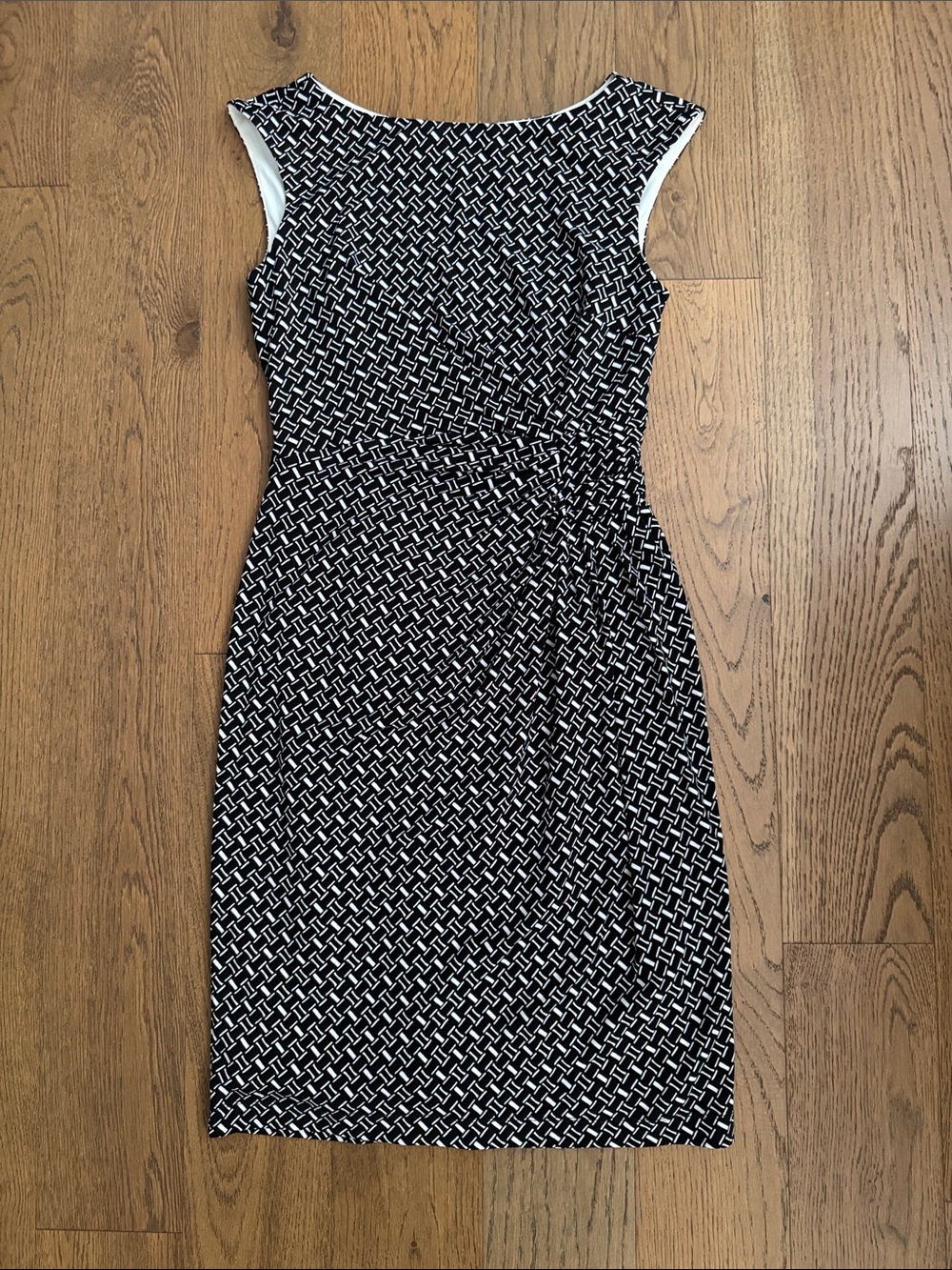 White House Black Market Black & White Printed Cap-Sleeve Sheath Dress